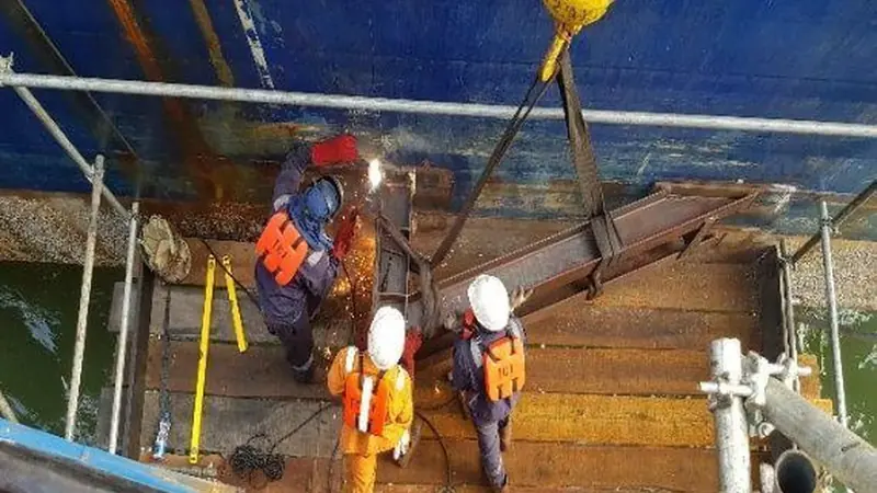 Offshore fabrication and marine repair crew working alongside the Teras Conquest vessel